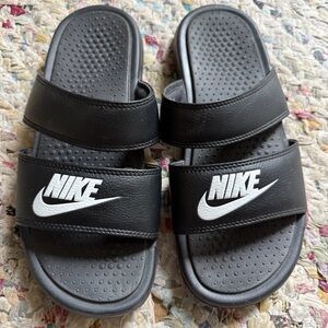 Nike Benassi Duo Ultra Slide Women's Sandals - Black/White, US 8